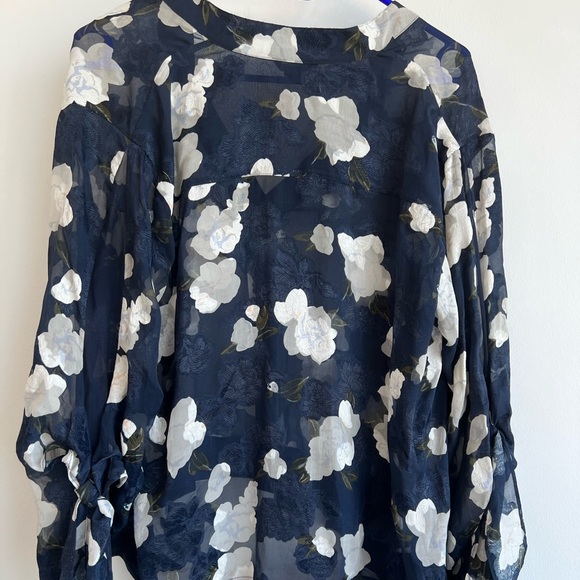 Club Monaco FLORAL  SILK TOP LIKE NEW! Size S - Picture 3 of 4